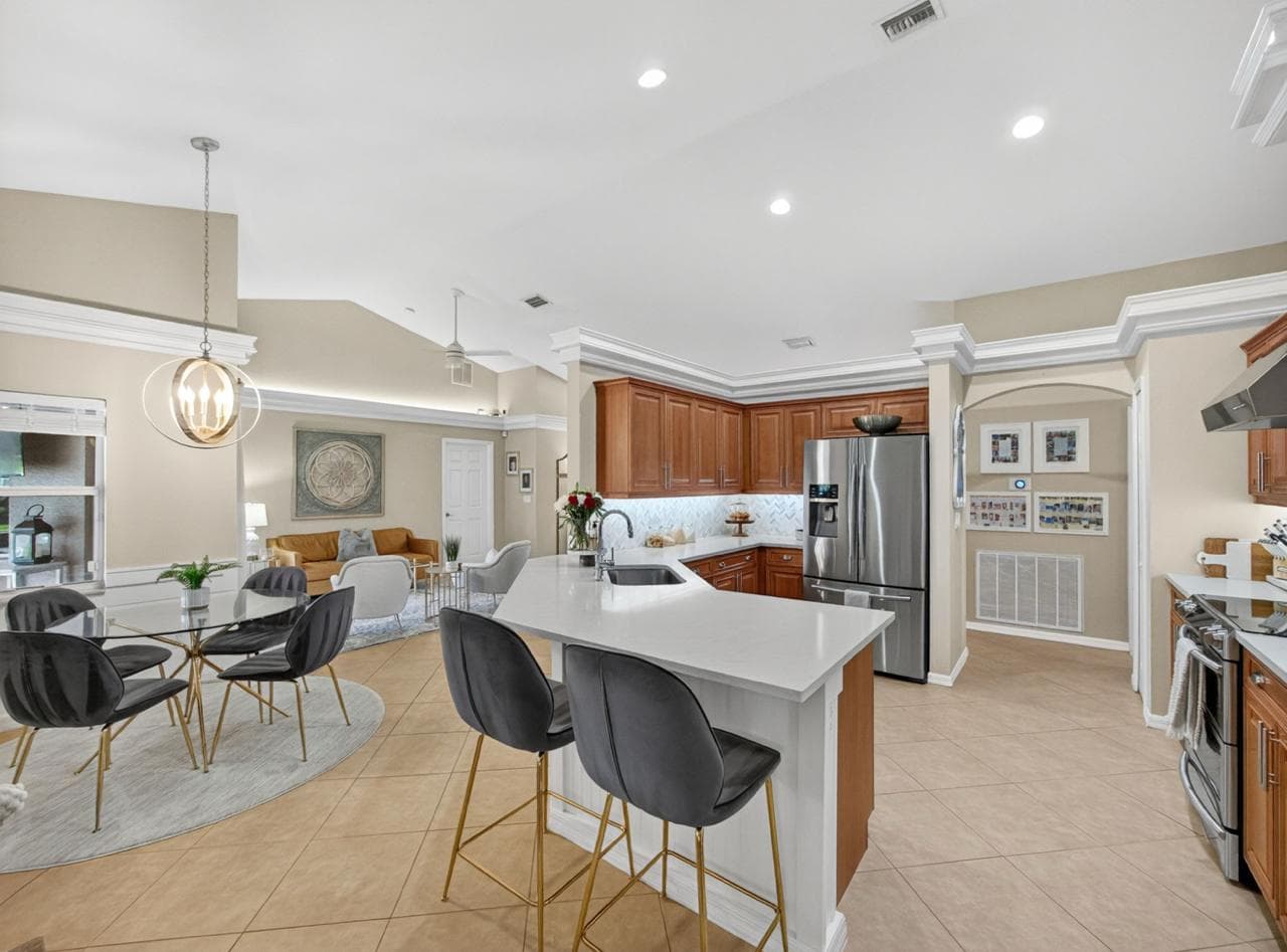 Full kitchen with island, stainless steel appliances
